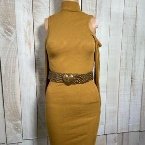 Bodycon Dress with Shoulder Cutout